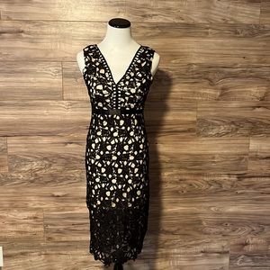 Beautifully detailed Black and Tan lace cocktail dress. Size 4